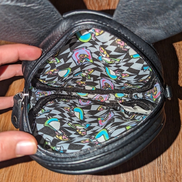 ALICE IN WONDERLAND BLACK RABBIT CLOCK CANTEEN BAG / CROSS BODY BAG - Picture 4 of 11